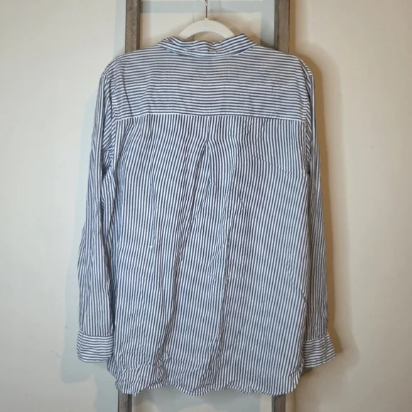 ⭐️40% Off⭐️ Old Navy The Classic Shirt in  Blue Stripe - Picture 7 of 14